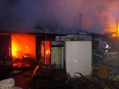 Incendiu la un depozit de aparate electrocasnice din Iaşi
