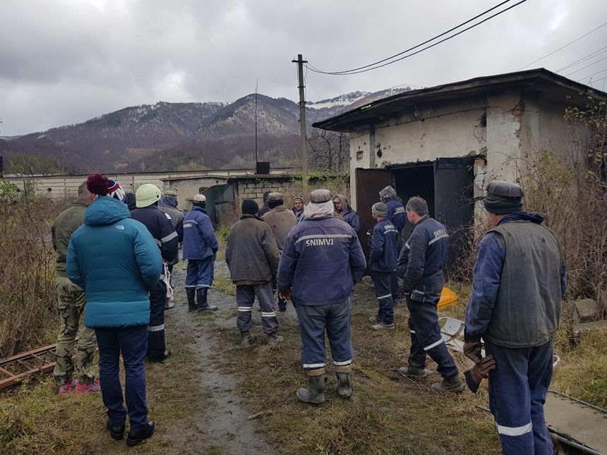 UPDATE: Explozie la Mina Uricani - Un miner a murit, fiind găsit după câteva ore de căutări, iar alţi trei au fost răniţi şi sunt aduşi la spitale din Bucureşti. Autorităţi: Principala ipoteză, o aprindere de metan. FOTO