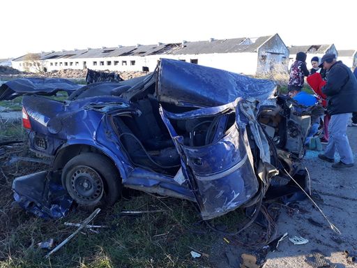 Constanţa: Trei persoane au murit şi alte patru au fost rănite, în două accidente rutiere