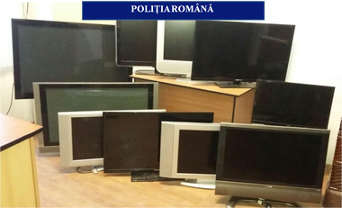Dolj: Trei tineri suspectaţi de comiterea a 14 furturi în mai puţin de o lună, prinşi de poliţişti