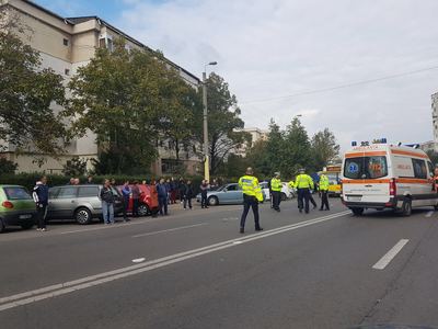 Constanţa: Şofer căutat de poliţişti după ce a rănit grav un bărbat ce traversa prin loc nepermis şi a fugit de la locul accidentului