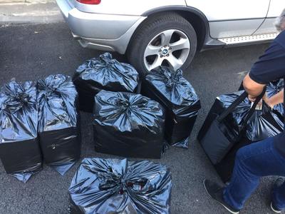 Mureş: Bărbat care transporta 80.000 de ţigarete de contrabandă, ascunse în diferite locuri din maşină, reţinut