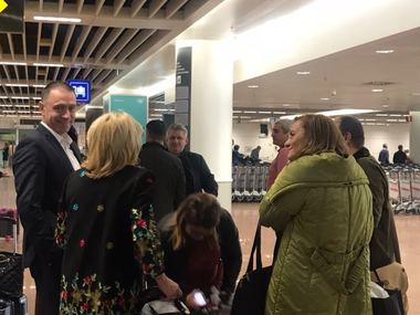 UPDATE - Cursă Tarom Bruxelles-Bucureşti, anulată din cauza unei defecţiuni. La bord, ministrul Apărării, comisarul Corina Creţu, europarlamentari. Explicaţiile Tarom. FOTO/VIDEO