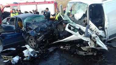 Constanţa: Trei persoane au murit, iar una a fost grav rănită în urma unui accident rutier. FOTO

