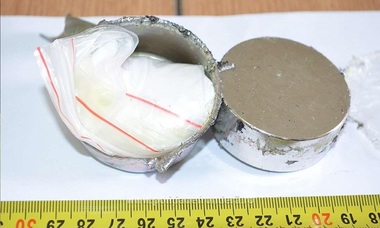 Doi brazilieni care au încercat să întroducă în ţară două kilograme de cocaină pe care o înghiţiseră, depistaţi pe Aeroportul Otopeni. VIDEO