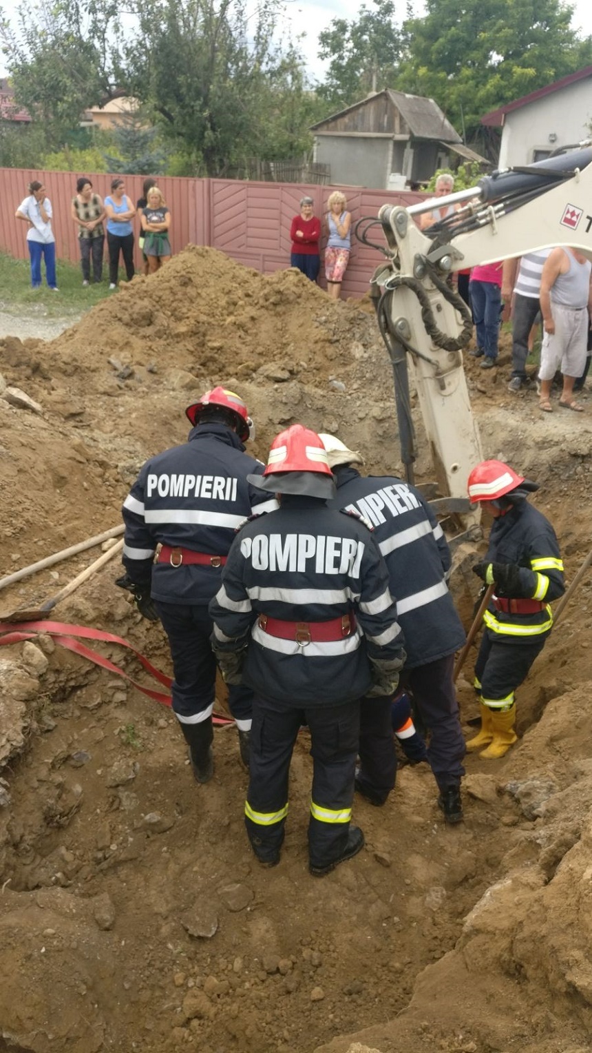 Un bărbat a murit după ce un excavator a căzut peste el, la Craiova