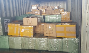 Mărfuri contrafăcute de peste 100.000 de lei, descoperite într-un container sosit din China în Portul Constanţa Sud Agigea