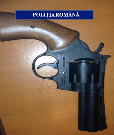 Dolj: Bărbat cercetat după ce a introdus ilegal în ţară un pistol şi 150 de cartuşe

