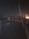 Vâlcea: Trafic blocat pe DN 7, din cauza unui TIR plin cu buşteni care s-a răsturnat