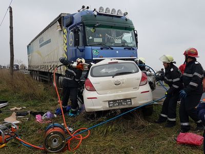 Doi soţi şi copilul acestora au murit într-un accident rutier produs în Timiş. FOTO