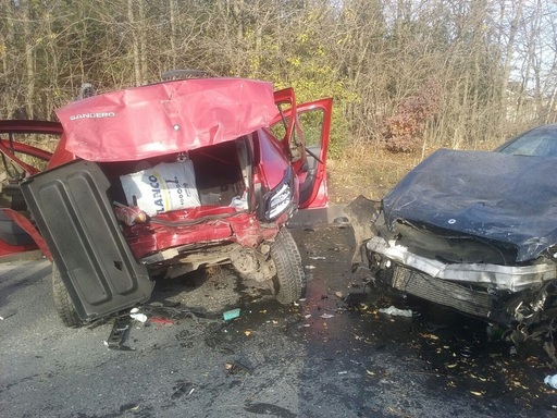 Constanţa: Trei persoane au fost rănite într-un accident rutier în care au fost implicate două maşini

