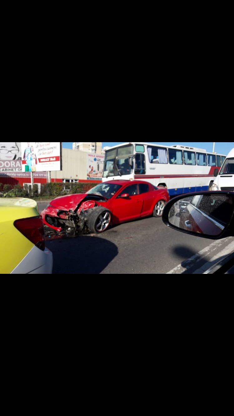 Constanţa: Patru persoane rănite într-un accident provocat de un şofer care a fugit de la locul faptei