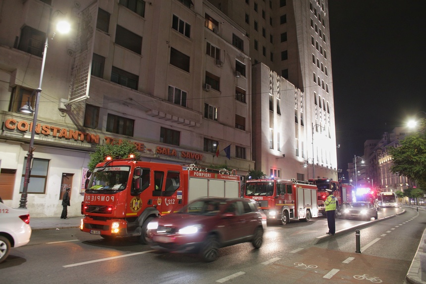 Pompierii intervin la Teatrul Constantin Tănase din Capitală, unde sunt degajări de fum din subsol, în zona scenei