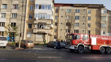 Neamţ: O persoană a fost rănită după explozia unei butelii într-un bloc
