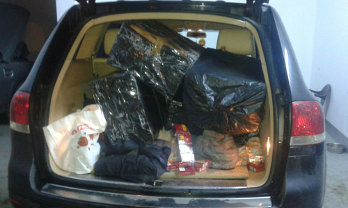 Timişoara: Ţigări de contrabandă în valoare de peste 22.500 de lei, descoperite în portbagajul unui autoturism