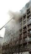 UPDATE - Incendiu puternic într-un bloc din centrul Capitalei. Mai mulţi locatari au fost evacuaţi