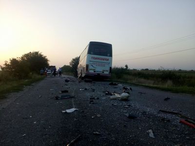 Un autocar în care se aflau 40 de persoane a luat foc pe DN2, în Ialomiţa; traficul în zonă a fost blocat