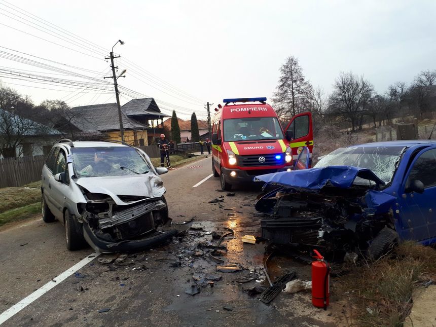 Argeş: Şase persoane, rănite într-un accident provocat de un şofer care a adormit la volan