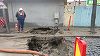 Tulcea: O porţiune de stradă s-a surpat; o maşină a căzut în groapa formată după ce a cedat o magistrală de apă. FOTO