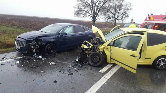 Olt: Două persoane au fost rănite într-un accident în care au fost implicate patru autoturisme