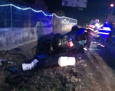 Două persoane au murit şi alte patru au fost rănite într-un accident rutier produs în judeţul Dolj