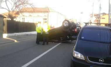 Primarul unei localităţi din judeţul Mehedinţi, rănit într-un accident rutier
