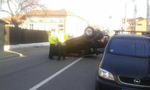 Primarul unei localităţi din judeţul Mehedinţi, rănit într-un accident rutier