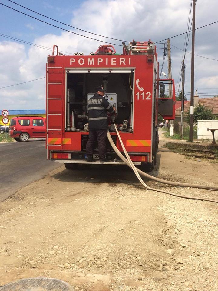 Turişti evacuaţi dintr-o pensiune din Azuga, în urma unui incendiu; unitatea ar aparţine familiei lui Adrian Năstase 