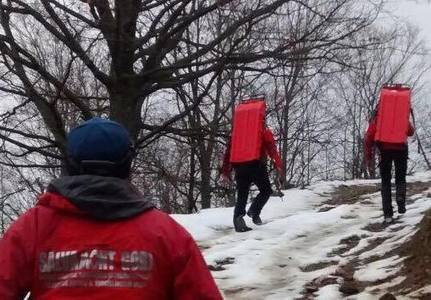 Primii 54 de turişti dintre cei rămaşi blocaţi în Bucegi au fost coborâţi de pe munte