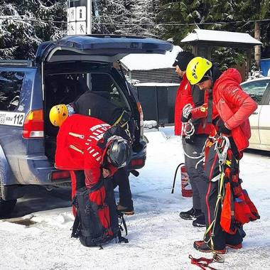 Peste 100 de intervenţii ale salvamontiştilor în ultima zi a anului şi în noaptea de Revelion