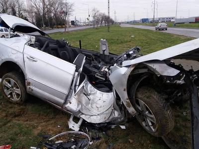 Accident rutier la Oradea: Un poliţist a murit, iar o femeie a fost grav rănită