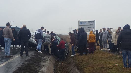 Sibiu: Cinci răniţi, după ce patru maşini s-au ciocnit pe DN 1