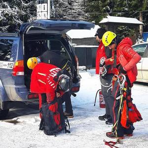 Acţiune a Salvamont Buşteni pentru recuperarea a doi turişti blocaţi în apropiere de Vârful Omu. VIDEO