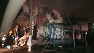 Incendiul de la Topoloveni, lichidat după 20 de ore

