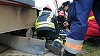 Arad: Elevă în stare gravă după ce a fost lovită de tramvai, ea traversând strada pe roşu şi uitându-se la ecranul telefonului - FOTO

