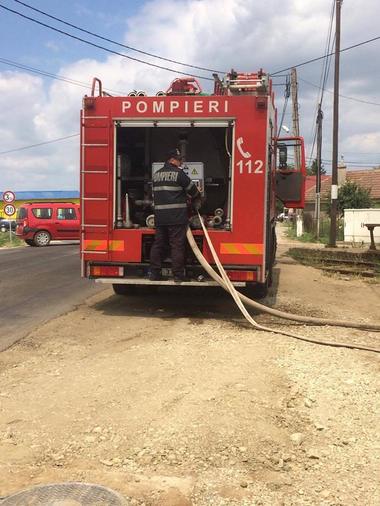 Opt case au fost incendiate într-o localitate din Prahova. Cel mai recent incendiu, după ce un suspect a fost prins şi internat la psihiatrie