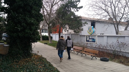 Constanţa: Doi tineri au prins un bărbat care a smuls poşeta unei femei şi l-au imobilizat până la sosirea poliţiştilor

