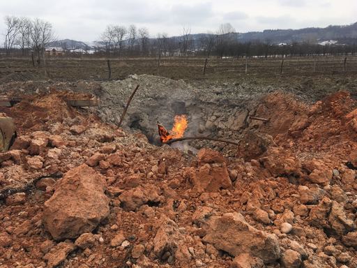 Gorj: Cinci persoane au fost rănite şi opt maşini avariate, în urma incendiului de la staţia de pompare a gazelor