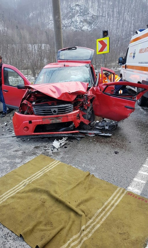 Vâlcea: Un mort şi trei răniţi într-un accident produs pe DN 7