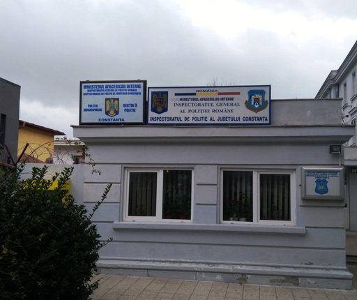 Constanţa: O femeie a găsit pe stradă peste 20.000 de lei şi a predat banii la Poliţie