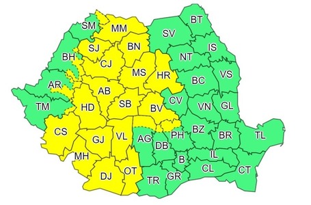 Aproape jumătate din judeţele ţării se află şi astăzi sub cod galben de vreme rea - vânt, ploi, ninsori şi polei