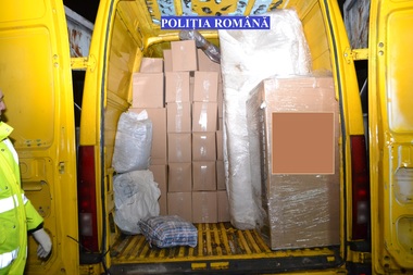 Mureş: Aproape un milion şi jumătate de ţigarete transportate ilegal, confiscate de poliţişti