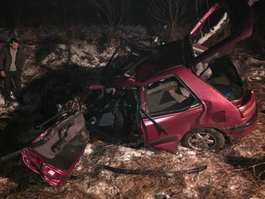 Mureş: Trei persoane au murit şi una a fost rănită grav după ce un autoturism s-a ciocnit cu un TIR - FOTO

