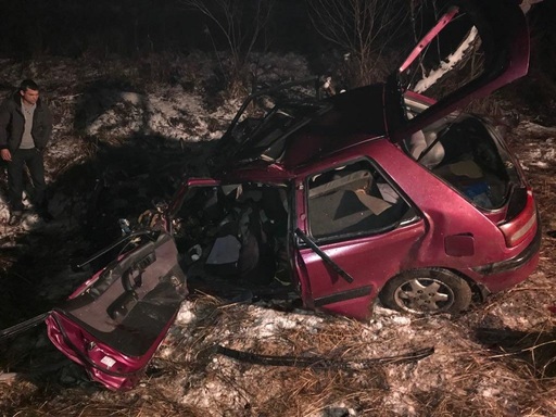 Mureş: Trei persoane au murit şi una a fost rănită grav după ce un autoturism s-a ciocnit cu un TIR - FOTO

