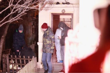 Buzău: Tânărul care şi-a bătut unchiul şi mătuşa şi apoi l-a înjunghiat mortal pe bărbat a fost prins
