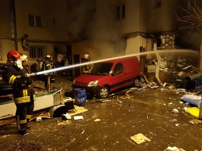 Explozie urmată de incendiu într-un restaurant situat la parterul unui bloc din Capitală - FOTO, VIDEO
