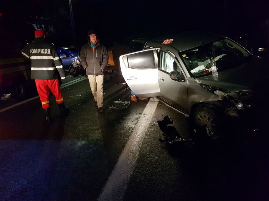 Patru răniţi într-un accident produs pe Valea Oltului