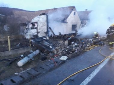 Mureş: Un TIR încărcat cu ciocolată a ars în întregime în urma unui accident rutier pe drumul E 60
