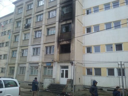 Constanţa: Incendiu la un cămin în care sunt cazaţi militari; o persoană a fost rănită