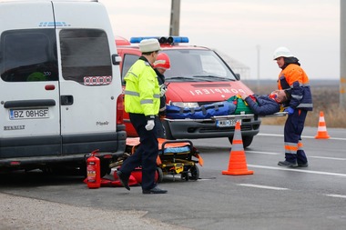 Buzău: CNAIR, amendată de Poliţie pentru că nu a curăţat DN2B, unde cinci oameni au fost răniţi în două accidente rutiere